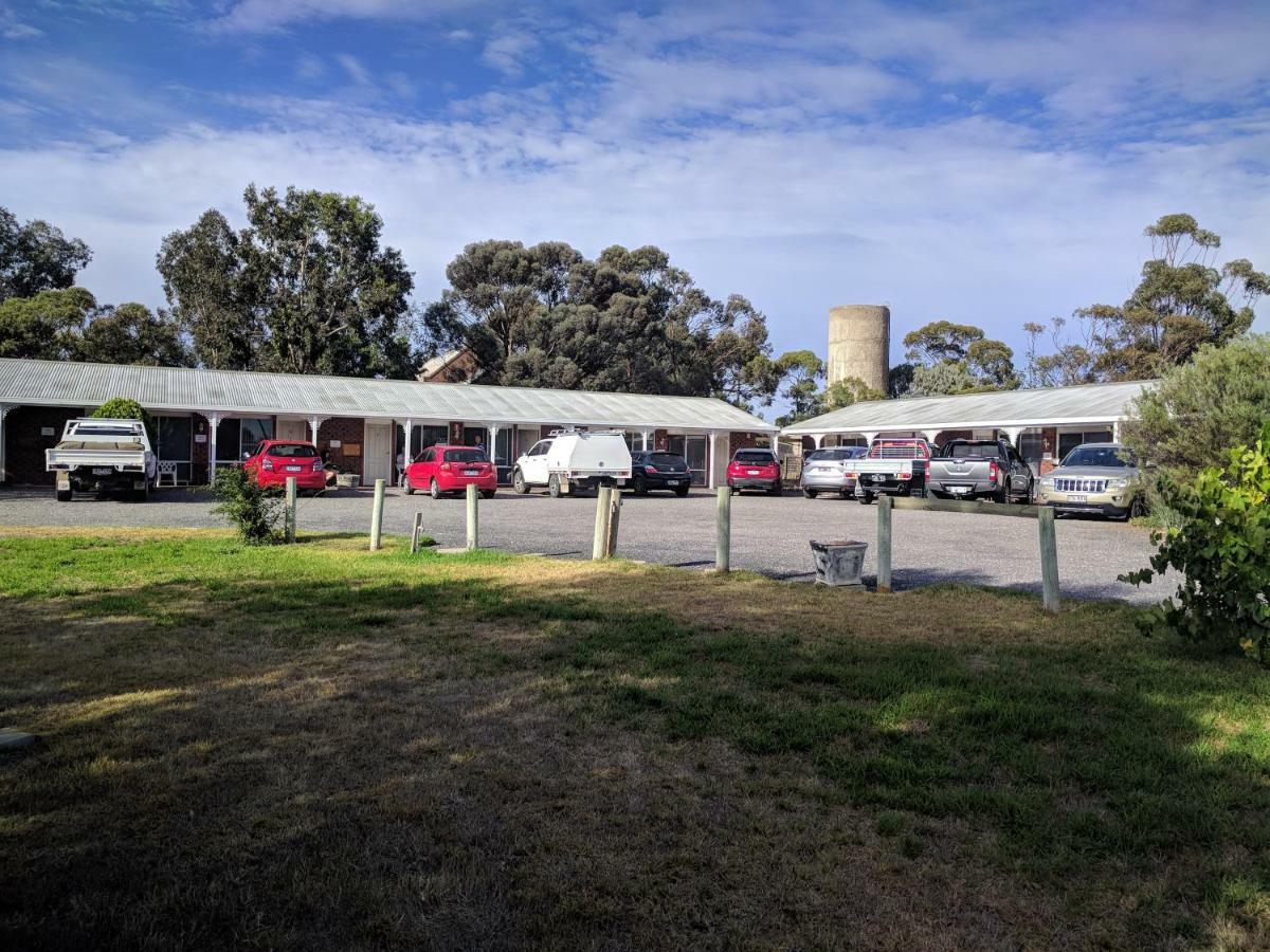 Travellers Inn Kaniva Bagian luar foto