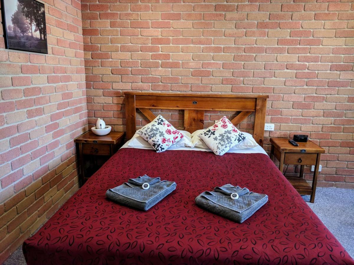 Travellers Inn Kaniva Bagian luar foto