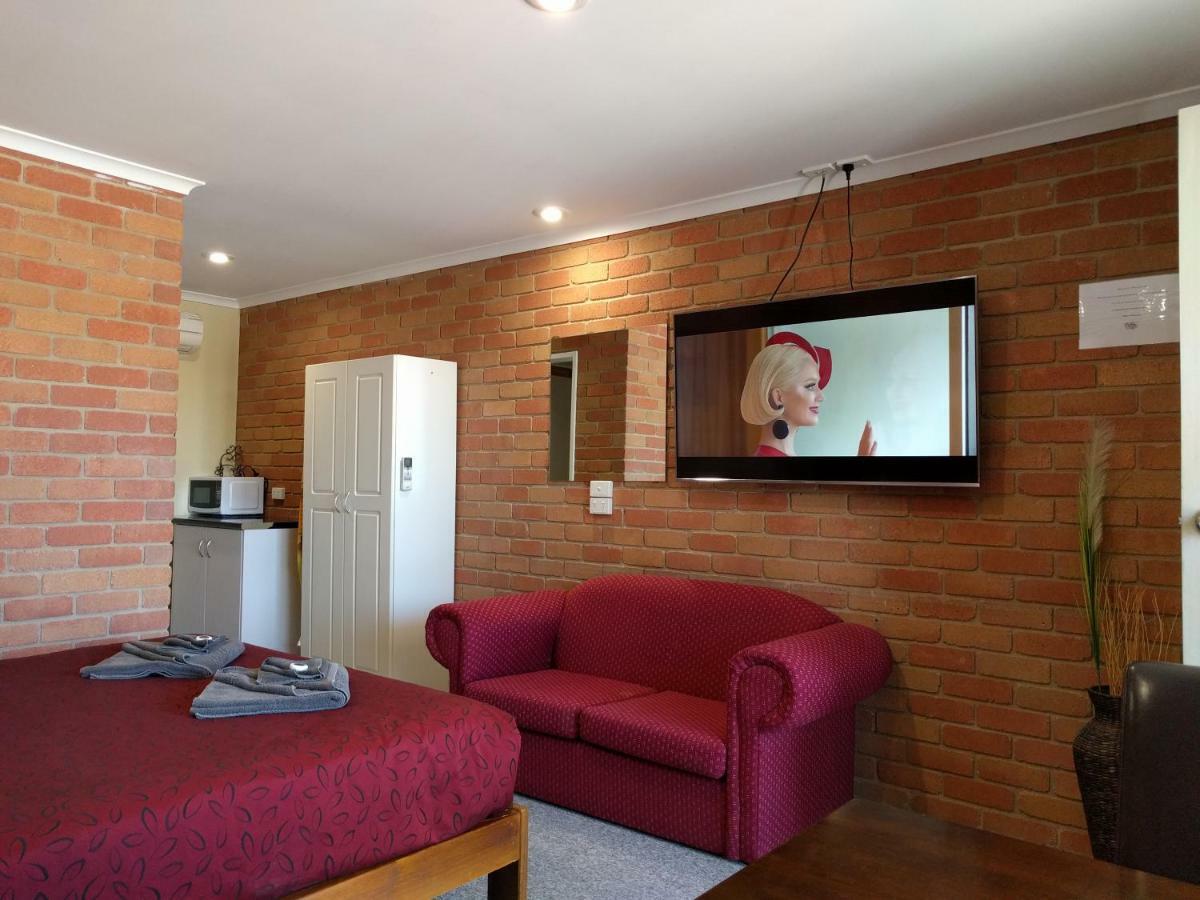 Travellers Inn Kaniva Bagian luar foto