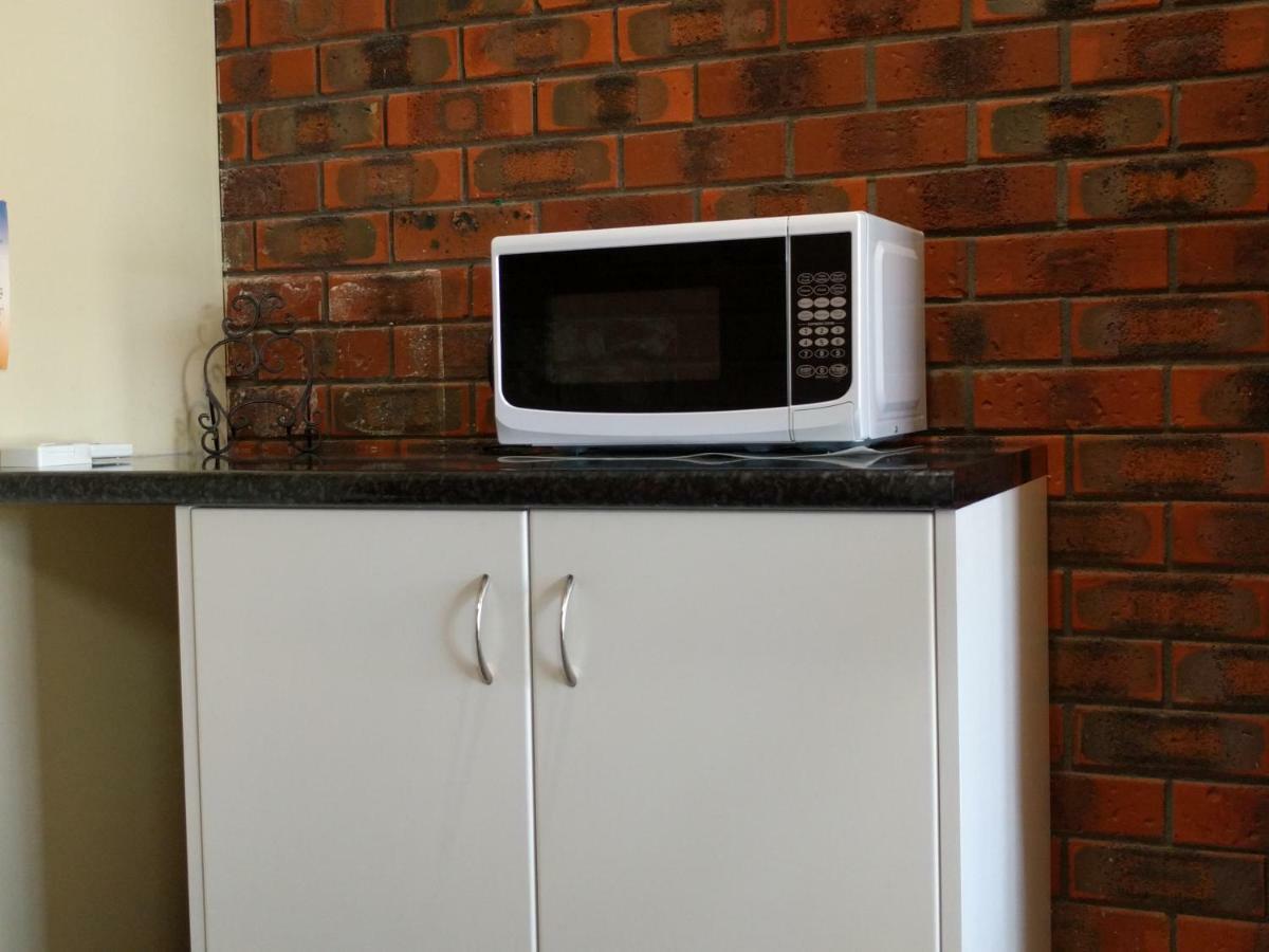 Travellers Inn Kaniva Bagian luar foto