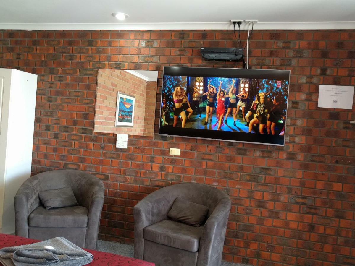 Travellers Inn Kaniva Bagian luar foto