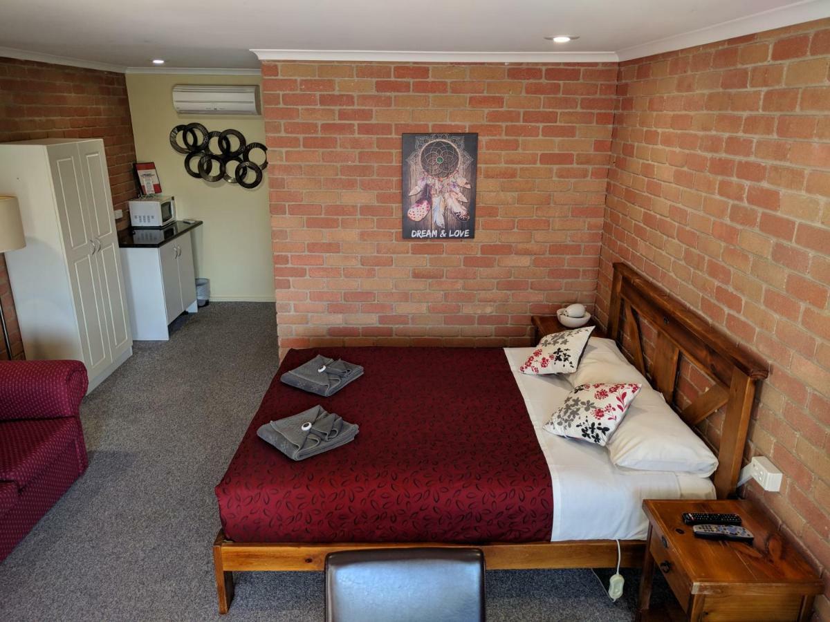 Travellers Inn Kaniva Bagian luar foto