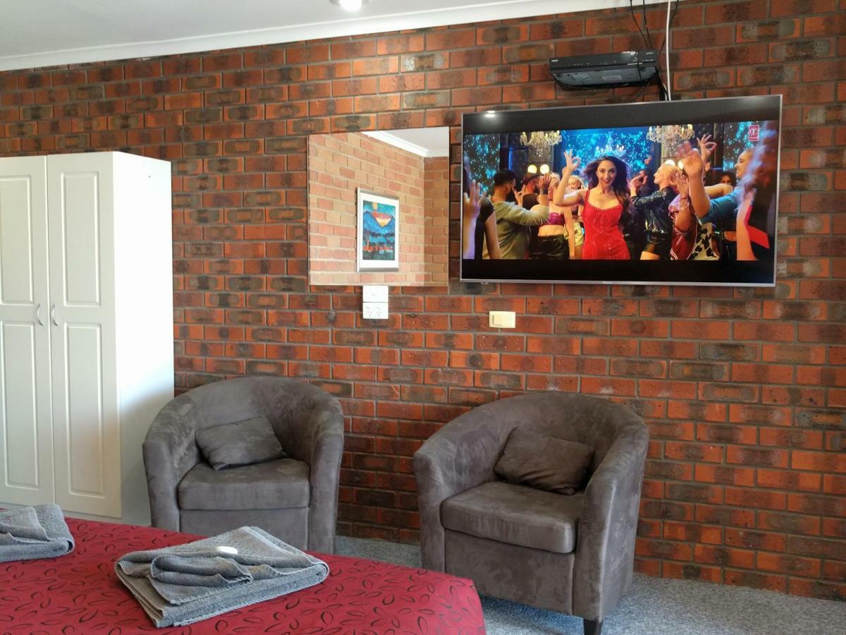 Travellers Inn Kaniva Bagian luar foto