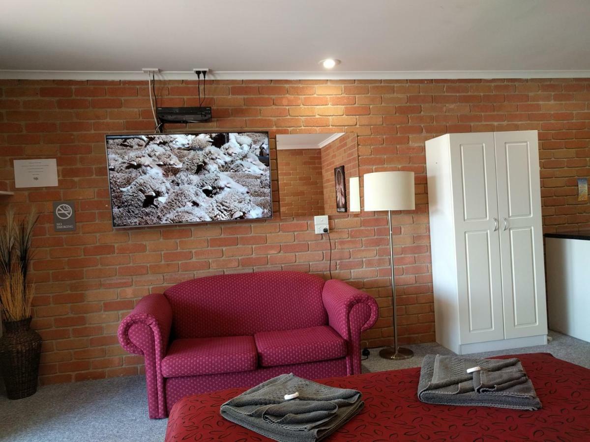 Travellers Inn Kaniva Bagian luar foto