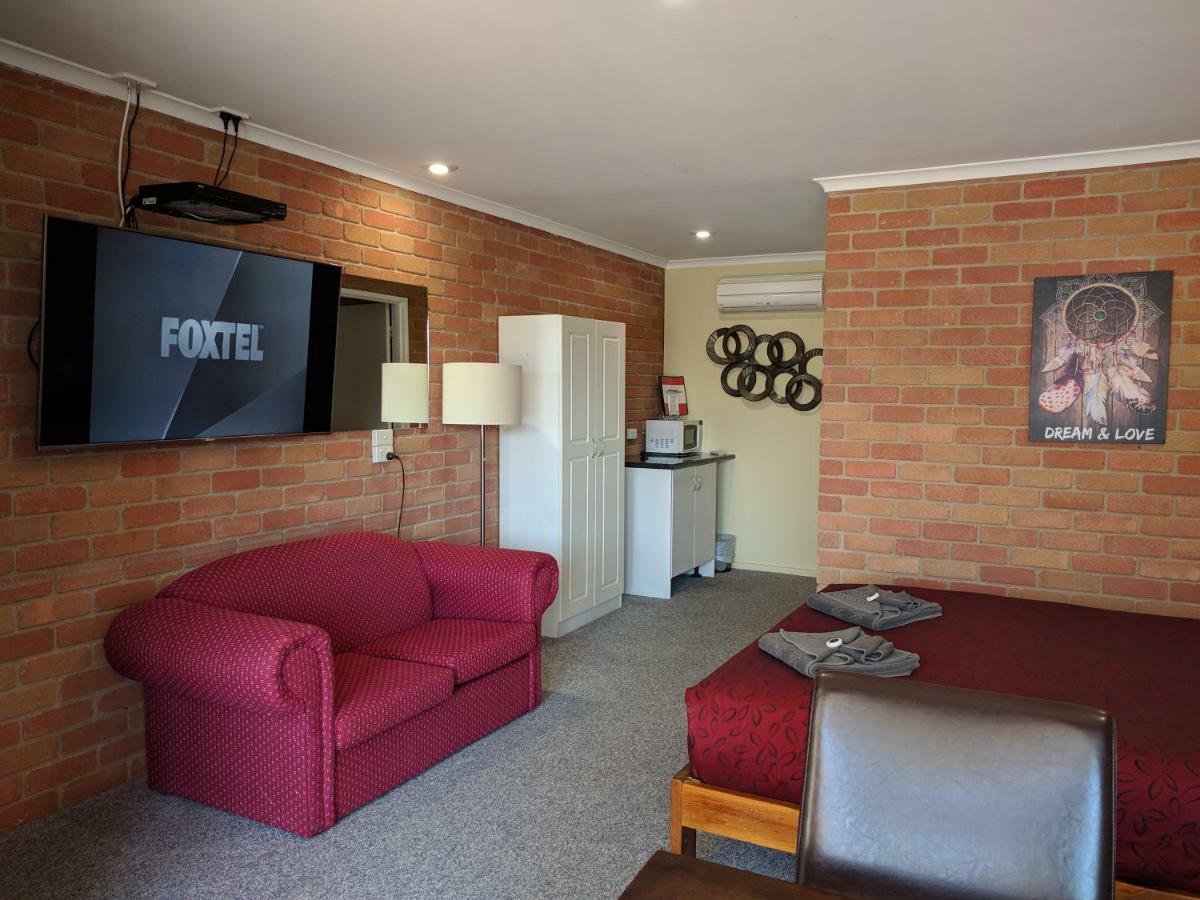 Travellers Inn Kaniva Bagian luar foto