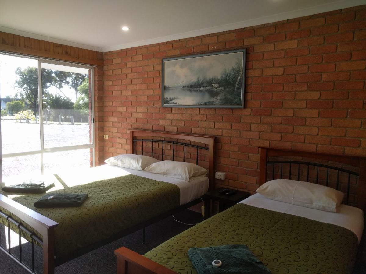 Travellers Inn Kaniva Bagian luar foto