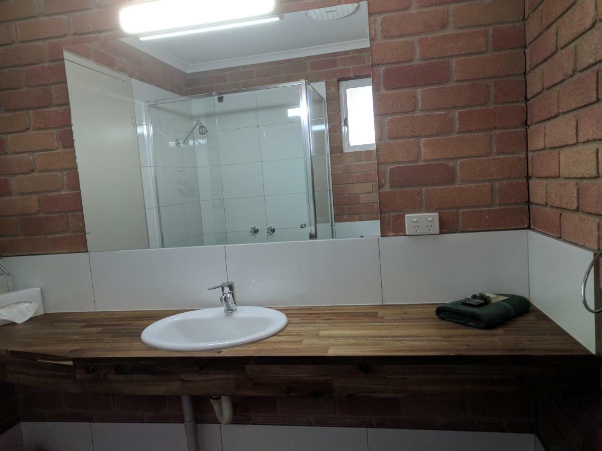 Travellers Inn Kaniva Bagian luar foto