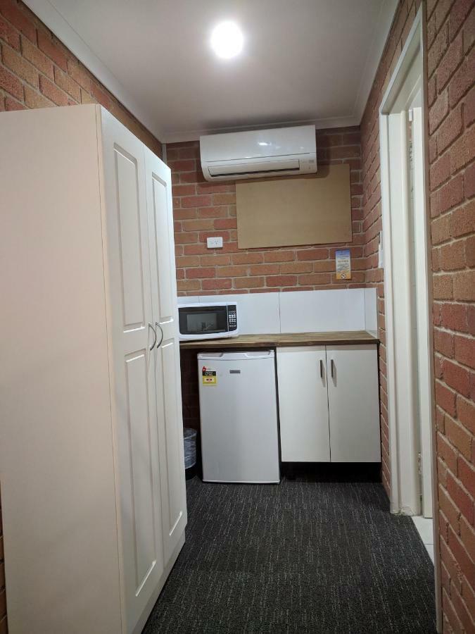 Travellers Inn Kaniva Bagian luar foto