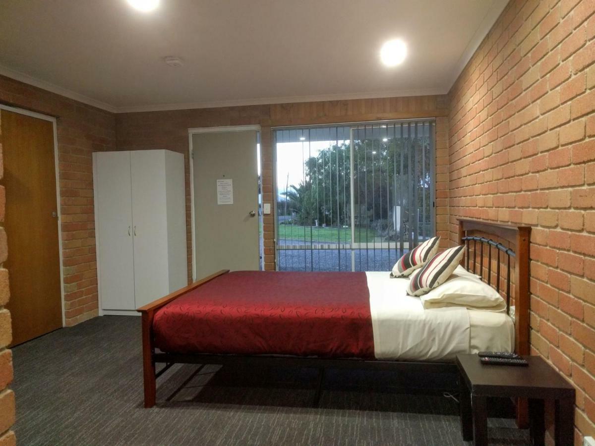Travellers Inn Kaniva Bagian luar foto