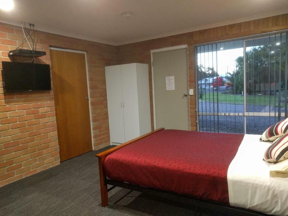 Travellers Inn Kaniva Bagian luar foto