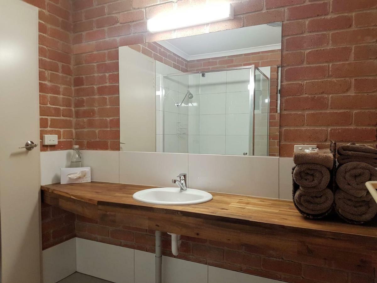 Travellers Inn Kaniva Bagian luar foto