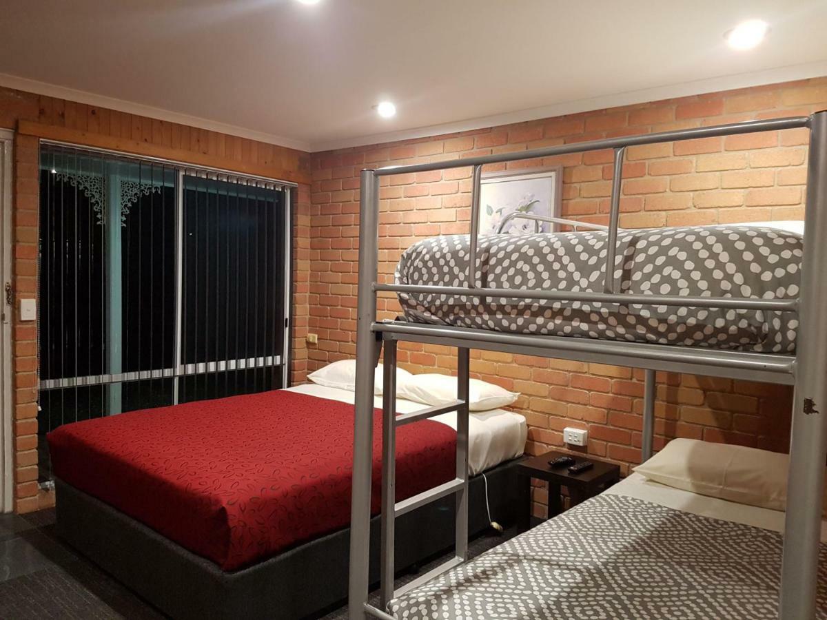 Travellers Inn Kaniva Bagian luar foto