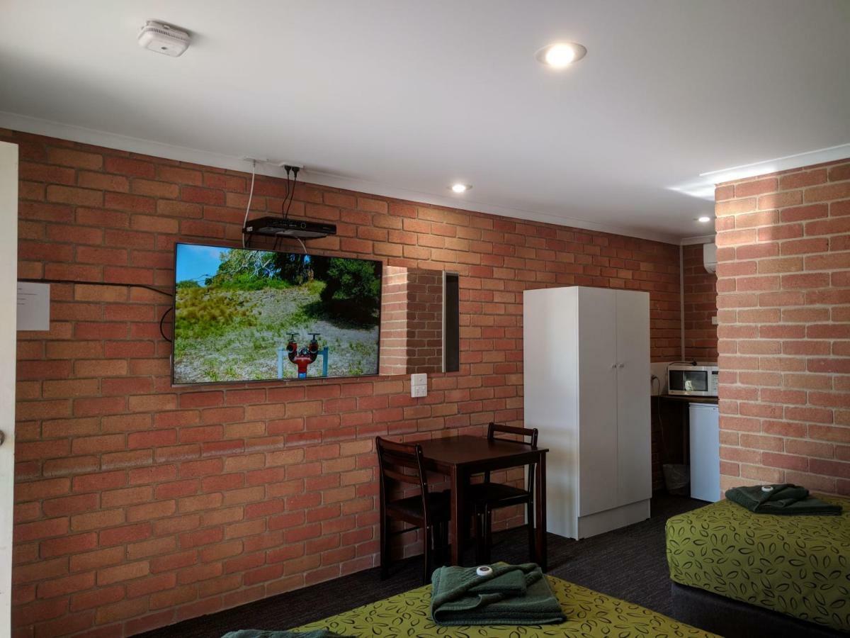 Travellers Inn Kaniva Bagian luar foto