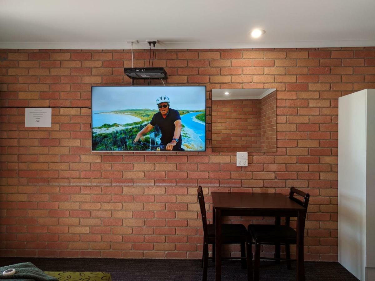 Travellers Inn Kaniva Bagian luar foto