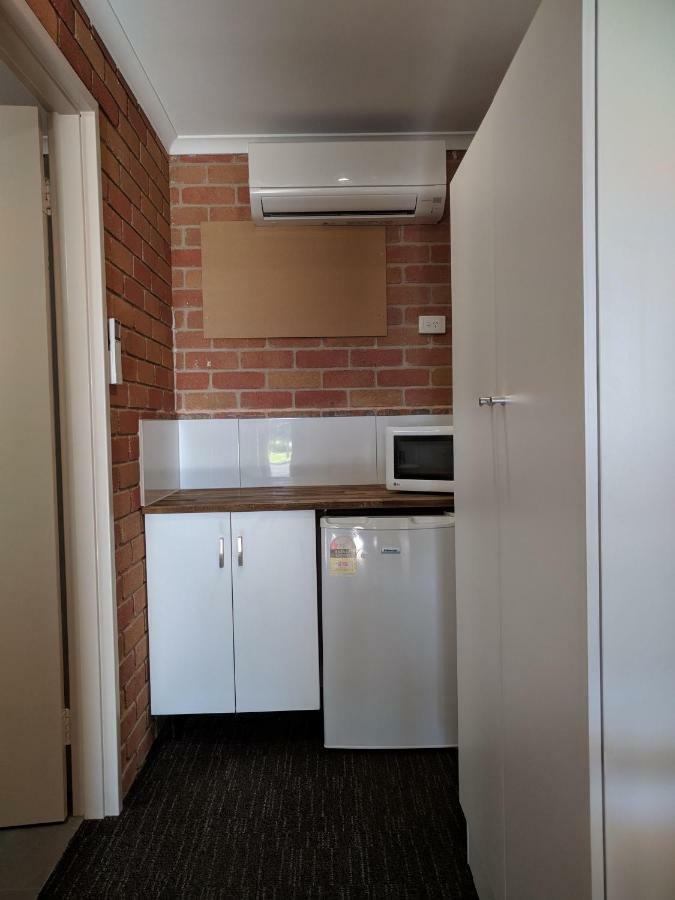 Travellers Inn Kaniva Bagian luar foto